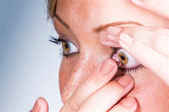 Do contacts hurt?